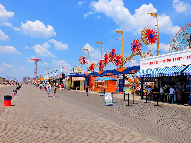 Mitä tehdä Coney Islandilla - Rantabulevardi