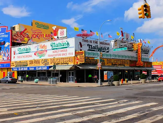 Mitä tehdä Coney Islandilla - Nathan's Hot Dog