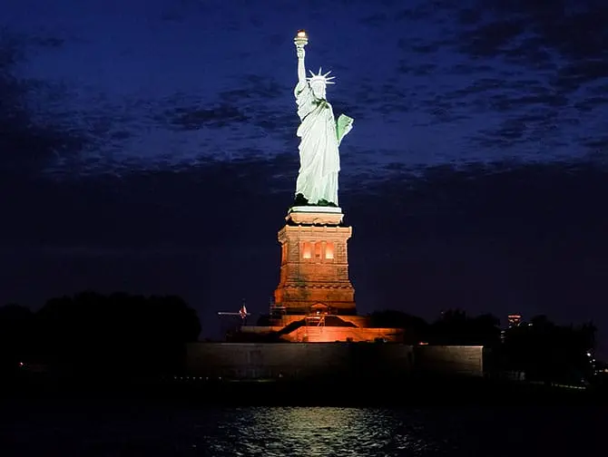New York -illallisristeily - Vapaudenpatsas