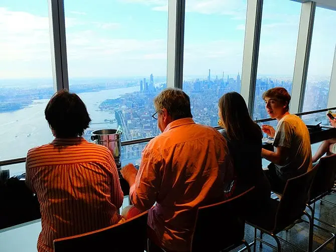 One World Observatory-baari