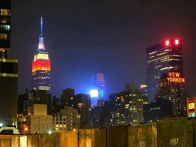 Mitä tehdä Midtown Manhattanilla - Öinen Empire State Building