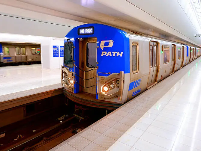 PATH-rautatie - juna