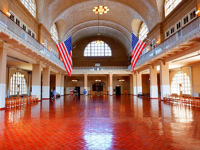 Vapaudenpatsas ja Ellis island -risteily - Ellis Island Building