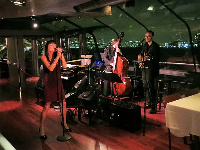 Bateaux New York illallisristeily - livemusiikkia