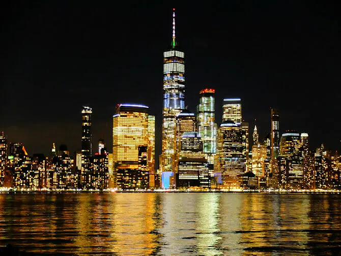 Bateaux New York illallisristeily - skyline