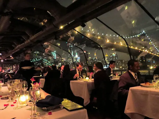 Bateaux New York -illallisristeily
