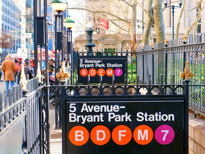 Sisaankaynti metroasemalle New Yorkissa