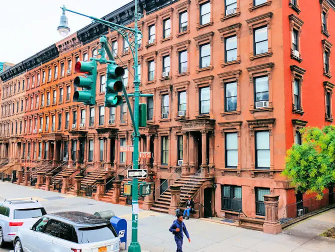 Mitä tehdä New Yorkin Harlemissa - Brownstone-taloja