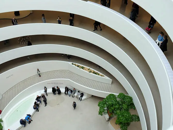 Guggenheim museo New Yorkissa - sisaltapain