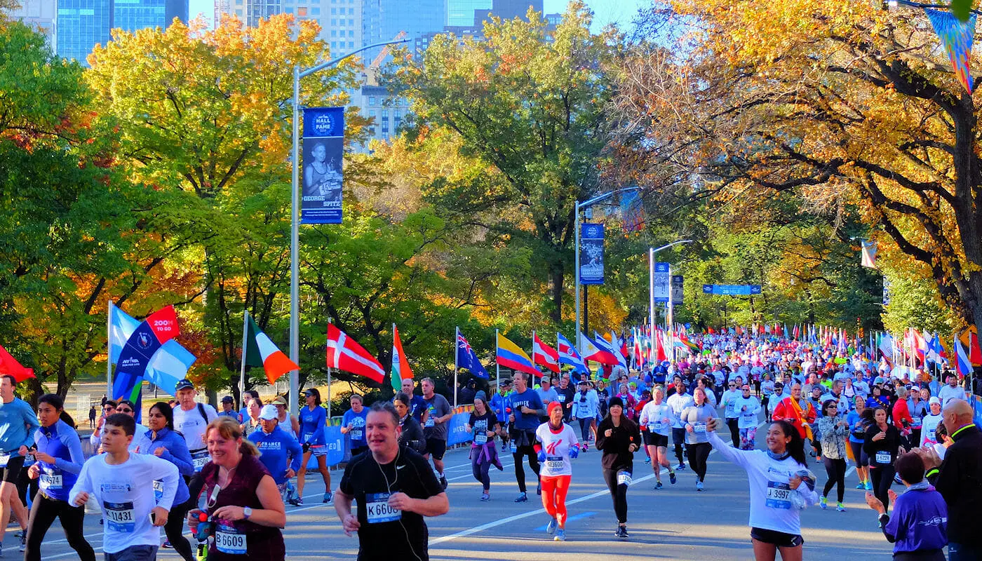 New York Maraton - Juoksijoita Central Parkissa