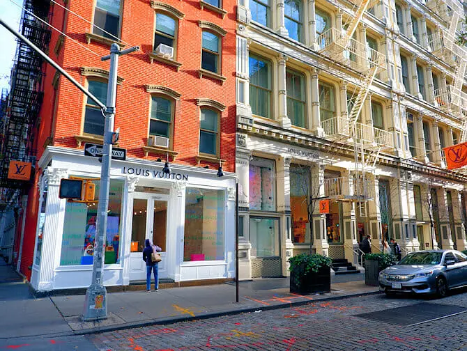 Shoppailu New Yorkin SoHossa - Louis Vuitton