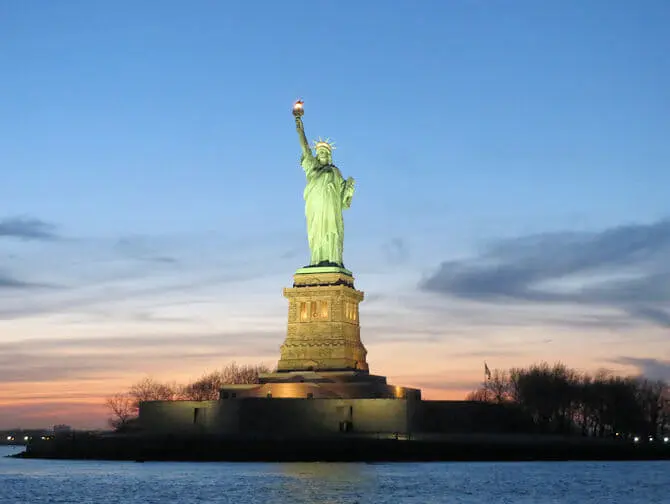 Twilight-risteily New Yorkissa - Vapaudenpatsas 