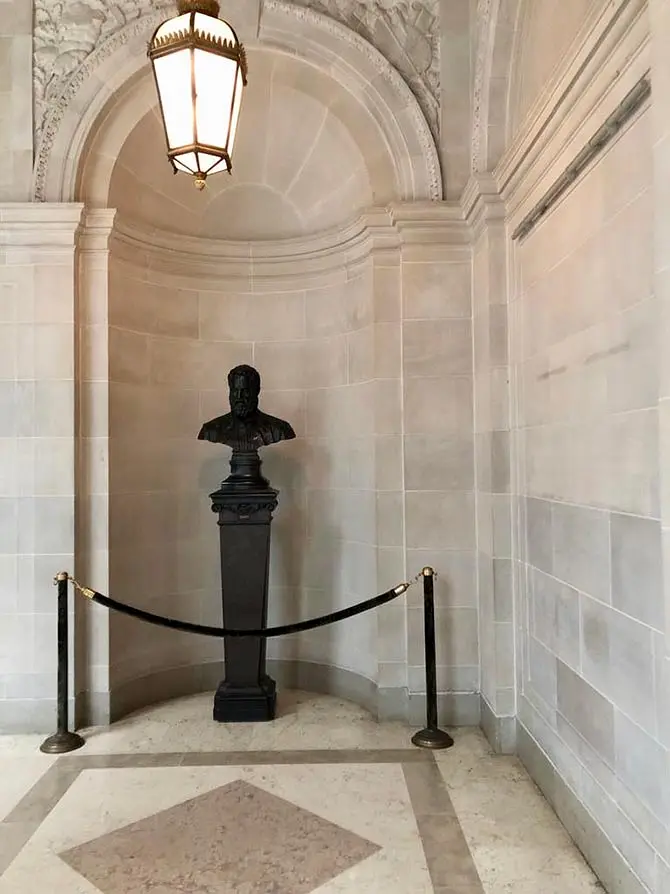 Frick Collection New Yorkissa - Aula