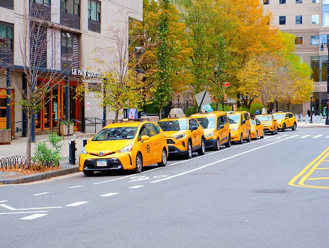 New Yorkin taksit - Keltaisia takseja New Yorkin kaduilla