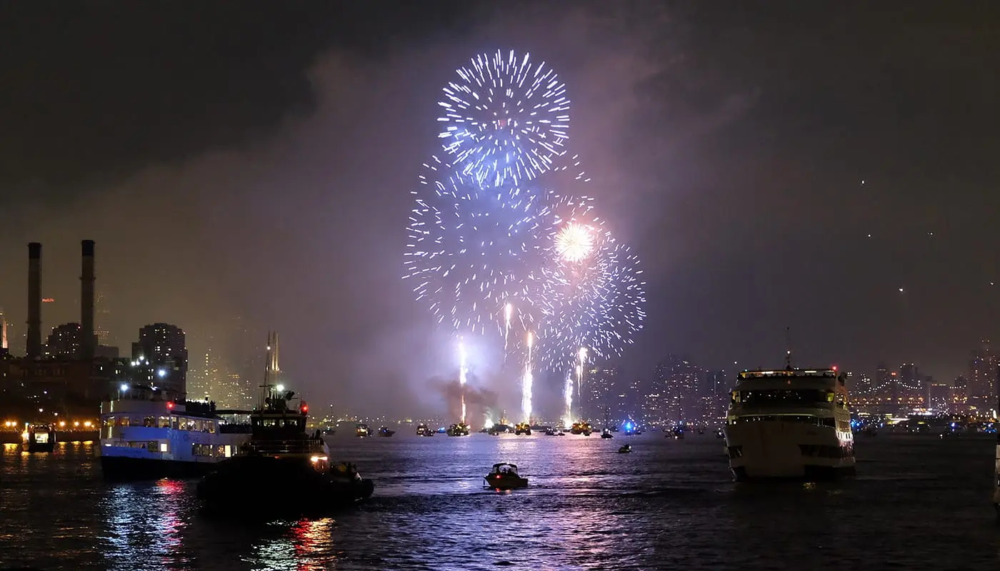 Uudenvuodenaaton risteilyt New Yorkissa - Ilotulitukset