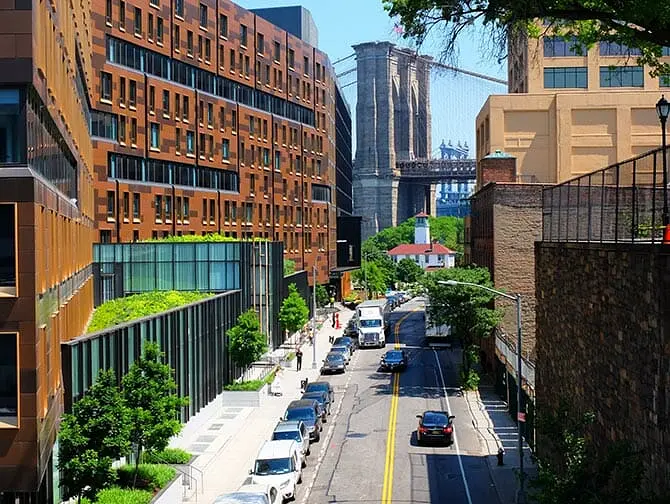 Brooklynin silta New Yorkissa - Näkymä Squibb-Bridgeltä