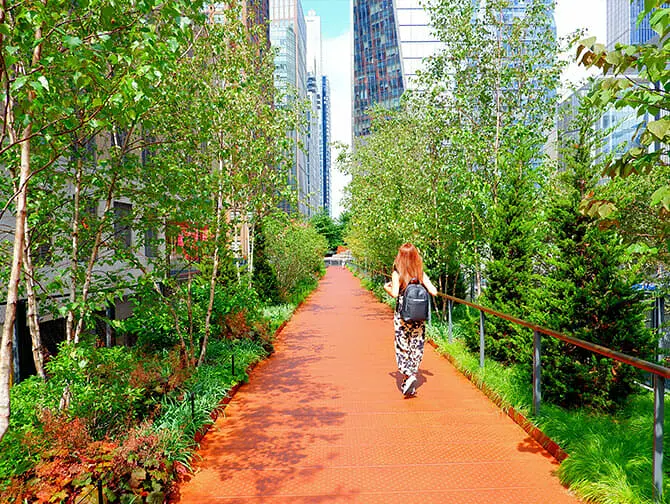 High Line Park New Yorkissa - Kävelyllä