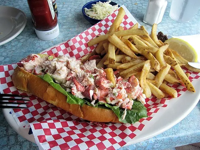 New Yorkista Bostoniin päivämatka - Lobster roll