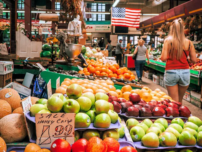 Italialainen tori New Yorkin Bronxissa