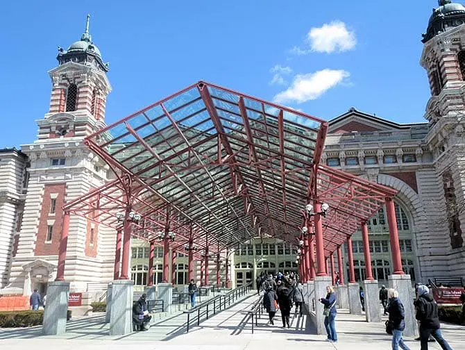 Ellis Island New Yorkissa - museon sisaankaynti