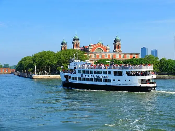 Ellis Island New Yorkissa - Statue Cruises
