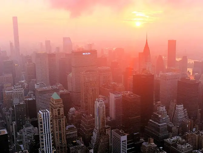 Empire State Building -liput - auringonnousu East River