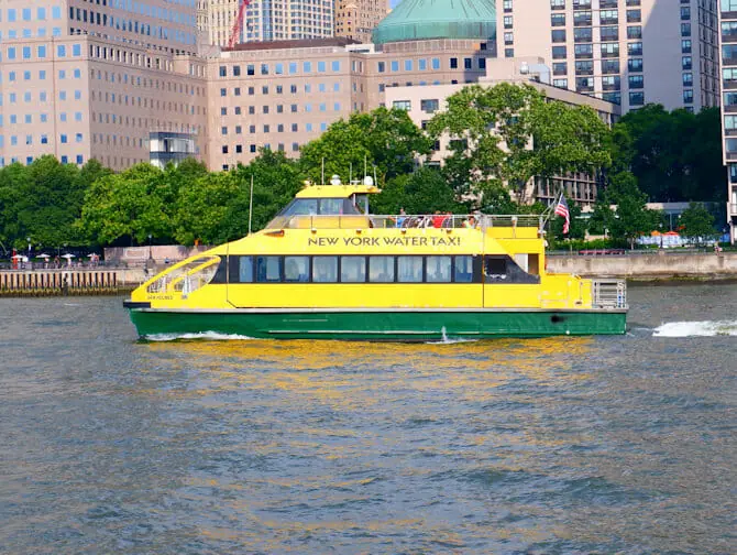 New York Harbour Hop On Hop Off -risteily