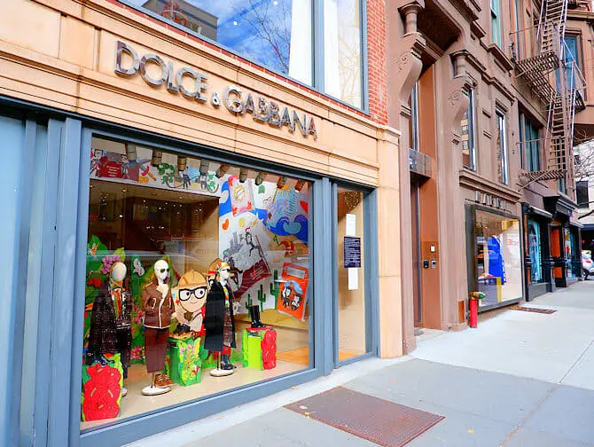 Shoppailua Upper East Sidella New Yorkissa - Näyteikkunaostoksilla