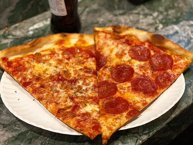 Paras pizza New Yorkissa - Joe's
