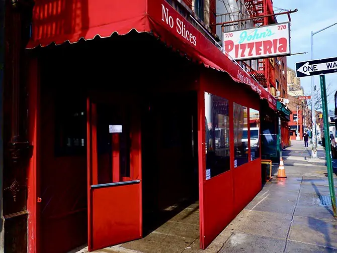 Paras pizza New Yorkissa - John's Pizzeria of Bleecker Street