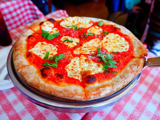 Paras pizza New Yorkissa - Lombardi's
