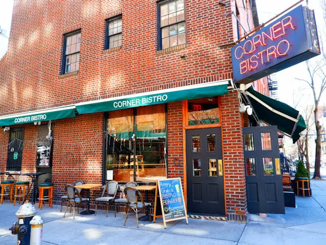 Parhaat hampurilaiset New Yorkissa - Corner Bistro