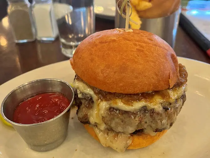 Parhaat hampurilaiset New Yorkissa - 5 Napkin Burger -hampurilainen