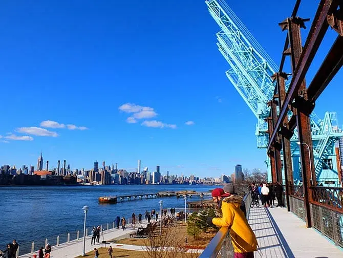 Puistot New York - Kävelysilta Domino Parkissa