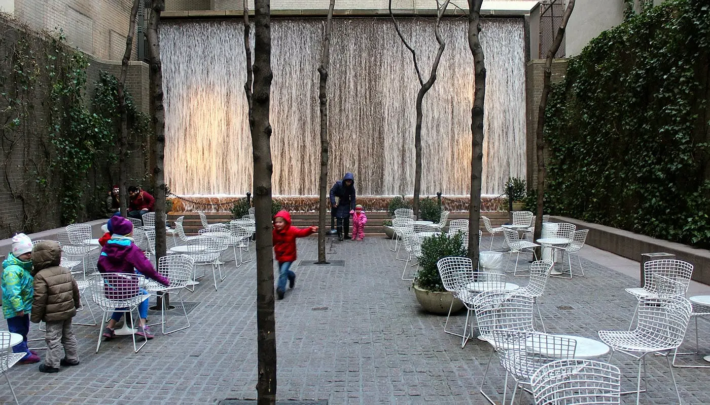 Puistot New Yorkissa - Paley Park