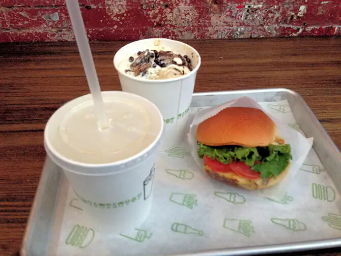 Parhaat hampurilaiset New Yorkissa - Shake Shack -hampurilainen