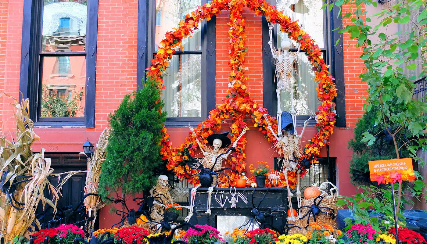 Halloween New Yorkissa - koristeltu talo