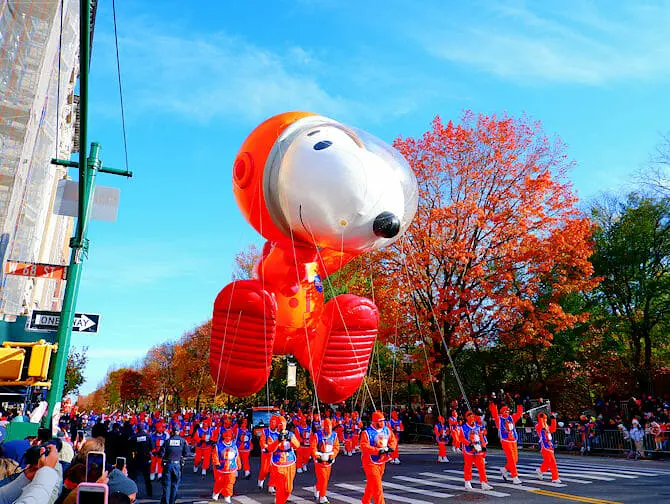 Thanksgiving New Yorkissa - Snoopy-pallo