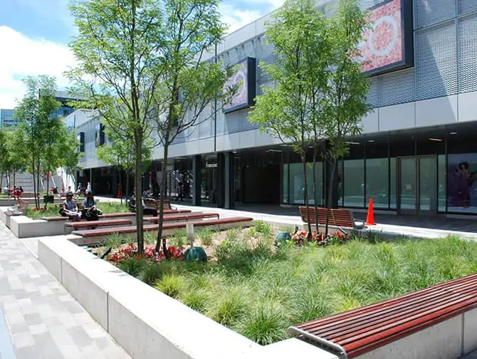 Empire Outlets New York City - Pääkatu