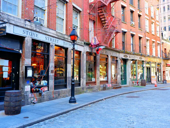 Mitä tehdä Lower Manhattanilla ja Financial Districtillä - Stone Street New Yorkissa