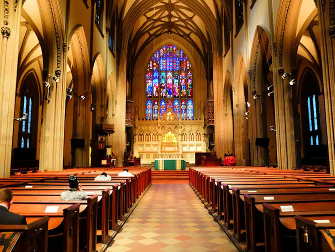 Mitä tehdä Lower Manhattanilla ja Financial Districtillä - Trinity Church New Yorkissa