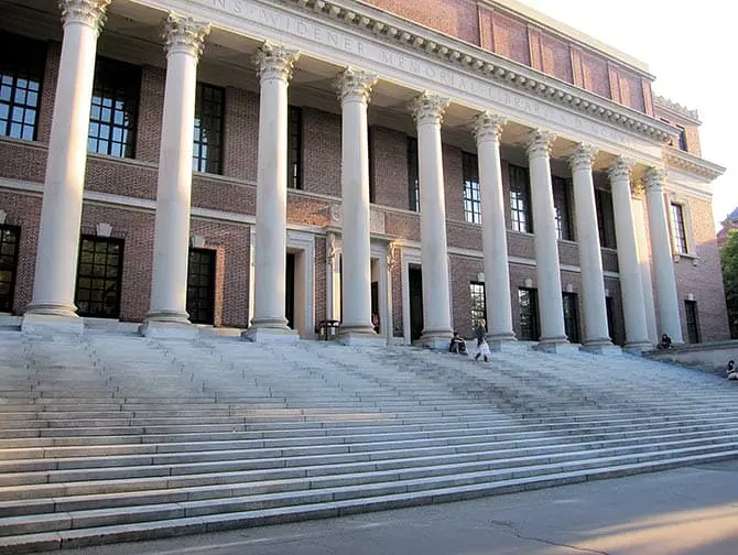 New Yorkista Bostoniin päivämatka - Harry Elkins Widener Memorial Library