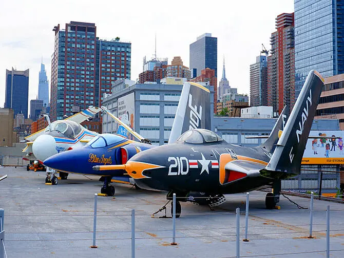 Intrepid Museum New Yorkissa - Kansi
