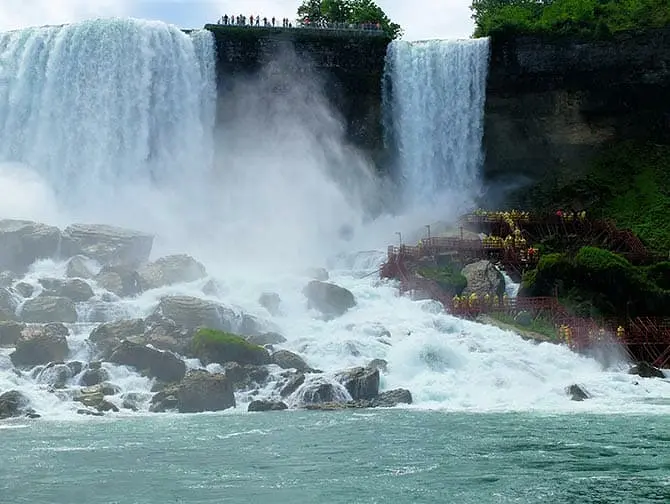 New Yorkista Niagaran putouksille 2-paivan matka - Bride Veil Falls