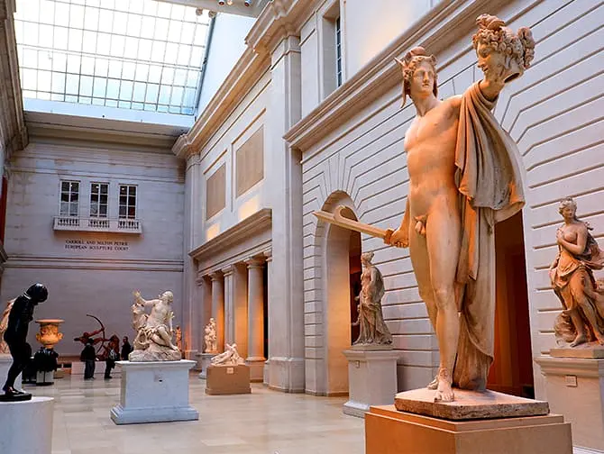 Metropolitan Museum of Art New Yorkissa - Amerikkalaissiipi