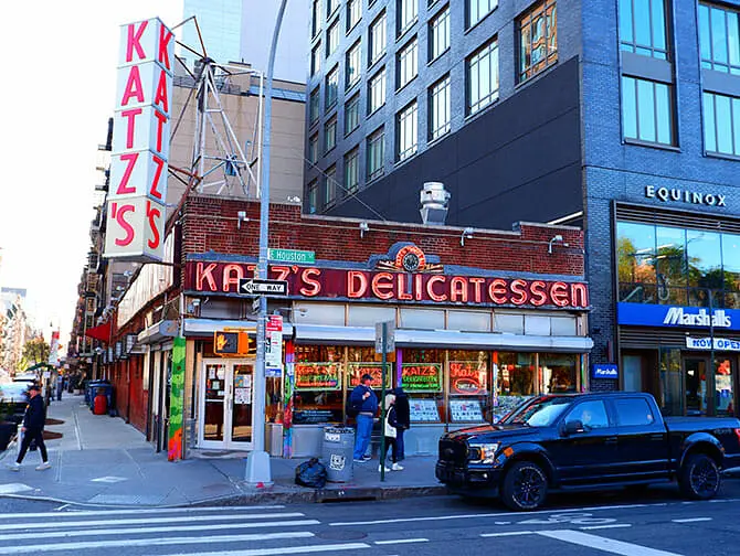 Mitä tehdä Lower East Sidella - Katz's Deli