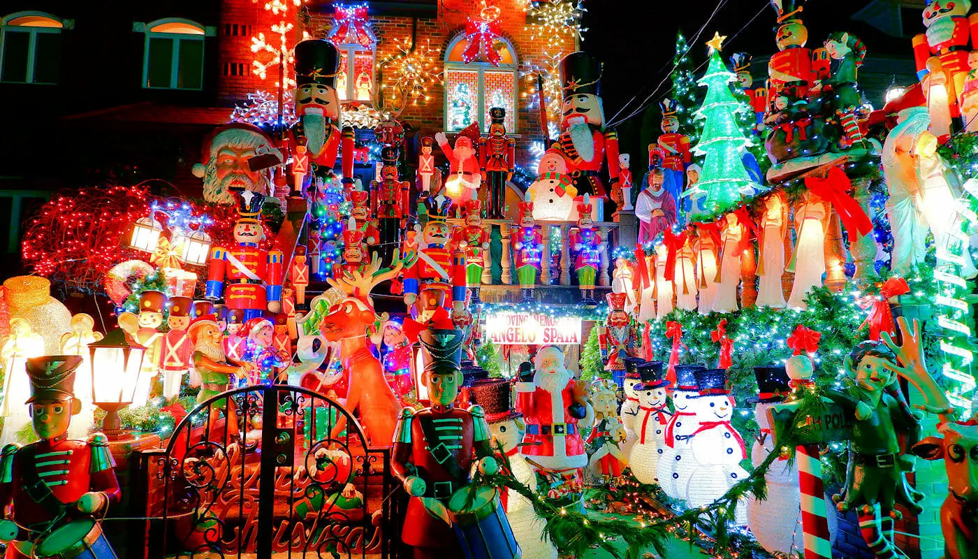 Dyker Heights Christmas Lights -kierros - Koristeluja