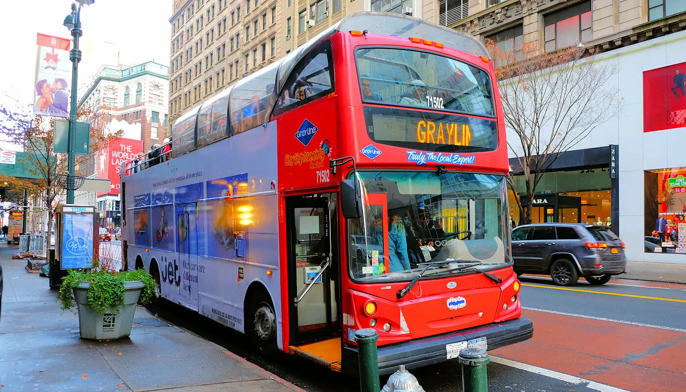 Gray Line Hop on Hop off bussit New Yorkissa - bussin kyytiin