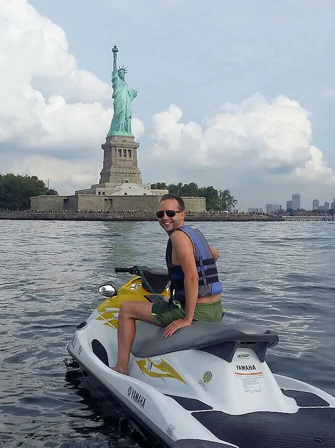 Uinti New Yorkissa - vesijetti