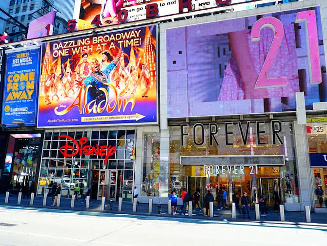 Mitä tehdä Theater Districtillä - Forever21